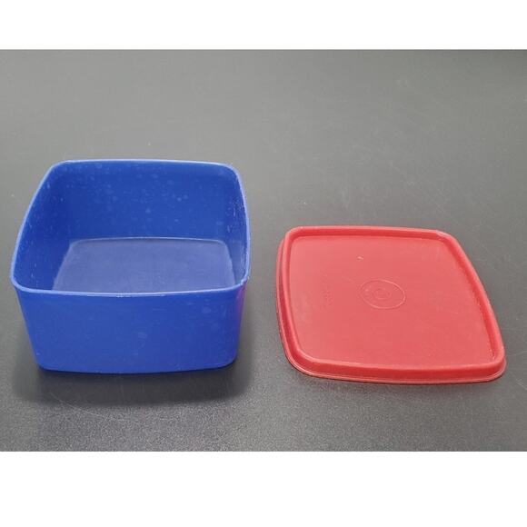 Tupperware 311 Freezer Square Round Container 16 oz w/Lid Dark Blue, Red Lid - Picture 1 of 4